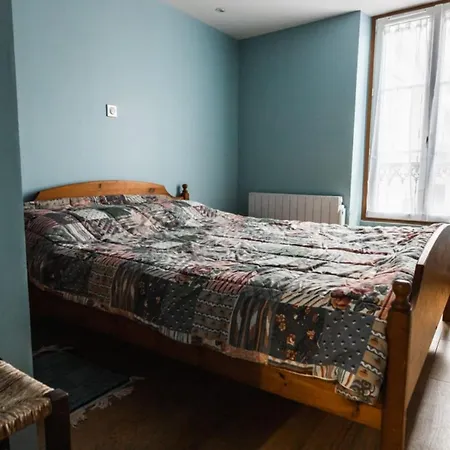 Large Flat Near Paris 아파트 *
