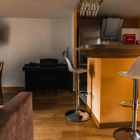 아파트 Large Flat Near Paris 장티이