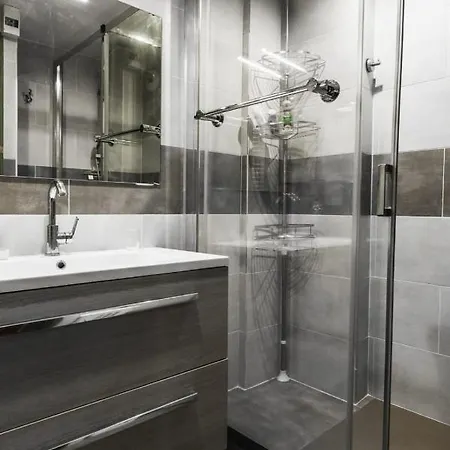 아파트 Large Flat Near Paris 장티이